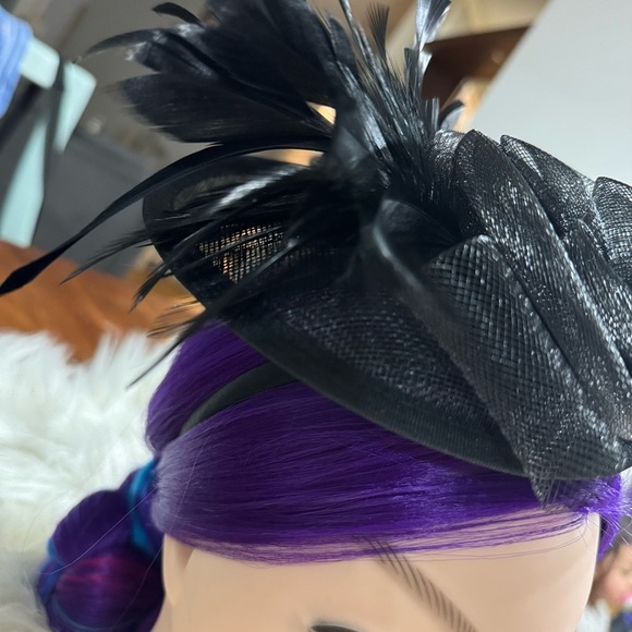 Elegant Black Feather Fascinator/ New - Picture 6 of 9
